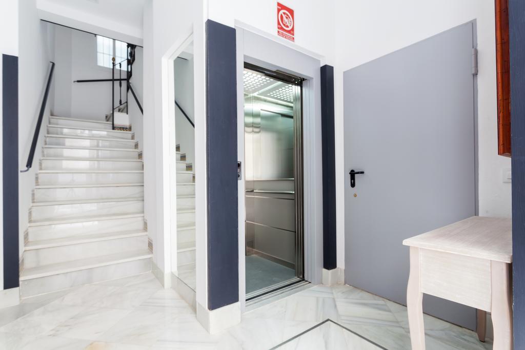 Hostly Acetres 2A-Penthouse In City Center-Fibre-Parking Opt Sevilla Bagian luar foto